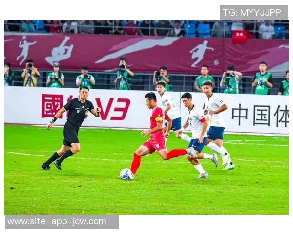 李瑞龙中圈吊射领衔一周十佳进球:足球场上的绝美瞬间 李瑞龙中圈吊射领衔一周十佳进球:足球场上的绝美瞬间