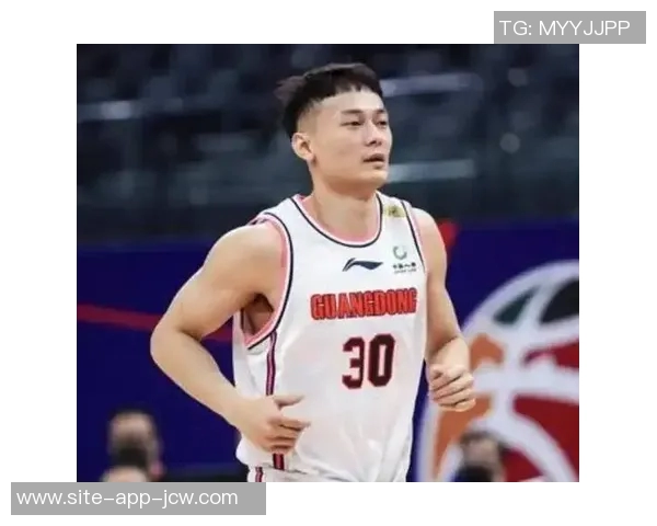 杜锋:汤杰应该明白自己是来打球的不是搞网红的 杜锋:汤杰应该明白自己是来打球的不是搞网红的