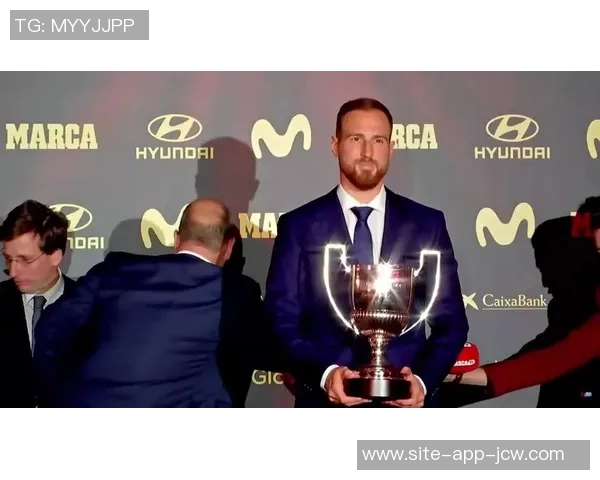 奥布拉克:从来没有想过能拿到六座萨莫拉奖,这是全队的功劳 奥布拉克:从来没有想过能拿到六座萨莫拉奖,这是全队的功劳