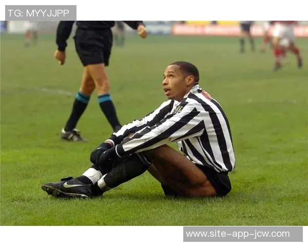 埃尔切与曼联谈马拉西亚租借交易:这笔交易背后的深层逻辑 埃尔切与曼联谈马拉西亚租借交易:这笔交易背后的深层逻辑