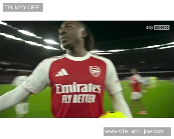 职业生涯首次戴帽，费尔明赛后带走比赛用球